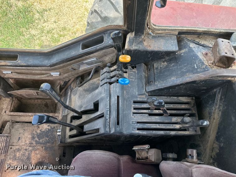 image for item KL9255 1982 International 5288  tractor