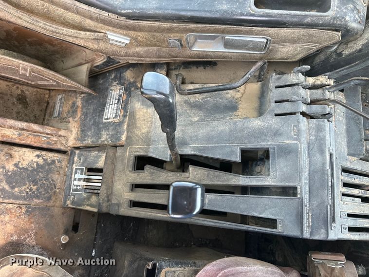 image for item KL9255 1982 International 5288  tractor