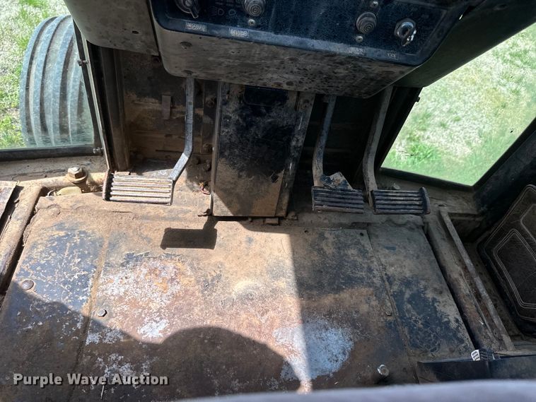 image for item KL9255 1982 International 5288  tractor