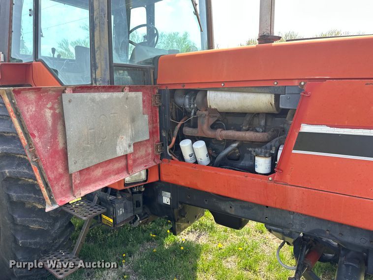 image for item KL9255 1982 International 5288  tractor