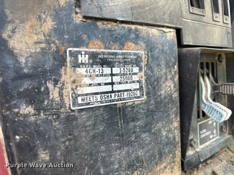 image for item KL9255 1982 International 5288  tractor