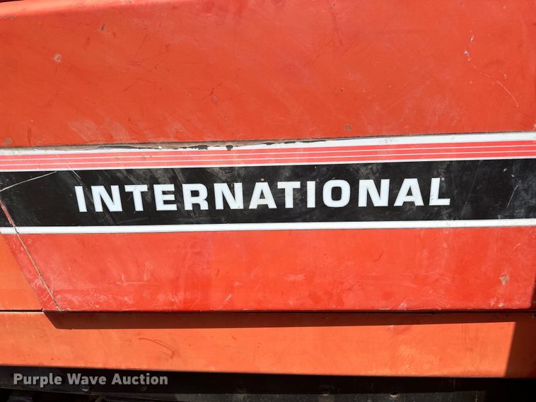 image for item KL9255 1982 International 5288  tractor