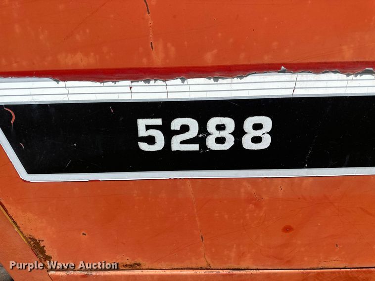 image for item KL9255 1982 International 5288  tractor