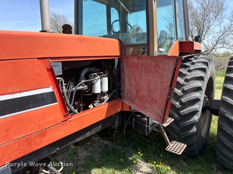 image for item KL9255 1982 International 5288  tractor
