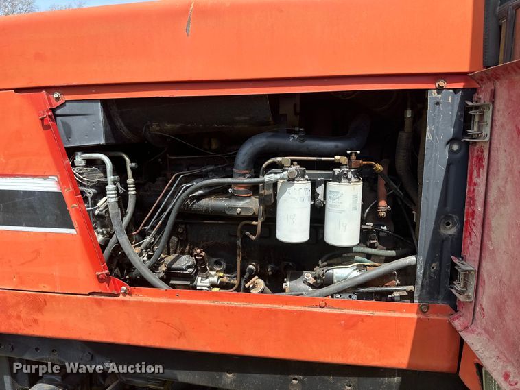 image for item KL9255 1982 International 5288  tractor