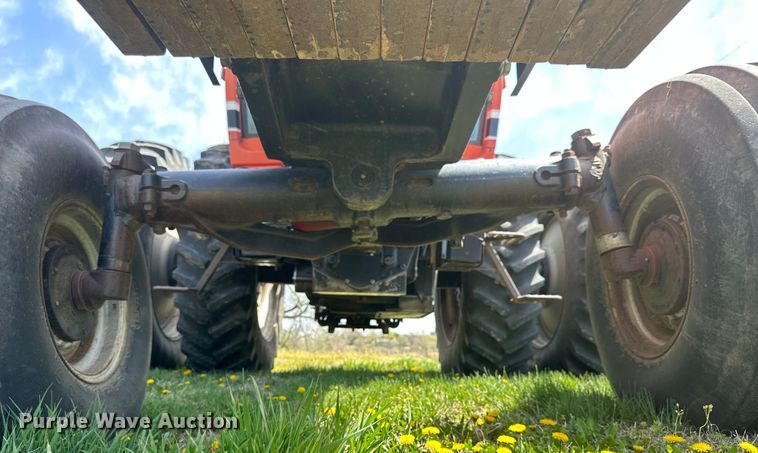 image for item KL9255 1982 International 5288  tractor