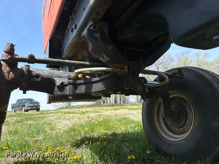 image for item KL9255 1982 International 5288  tractor