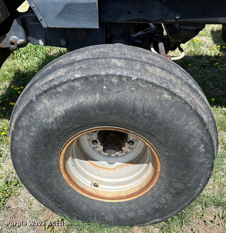 image for item KL9255 1982 International 5288  tractor