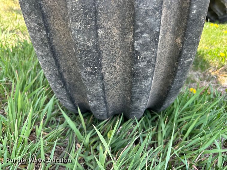 image for item KL9255 1982 International 5288  tractor