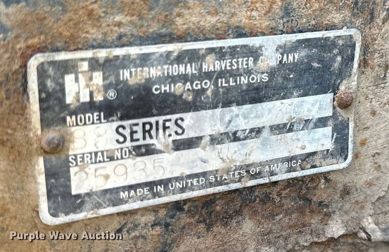 image for item KL9255 1982 International 5288  tractor