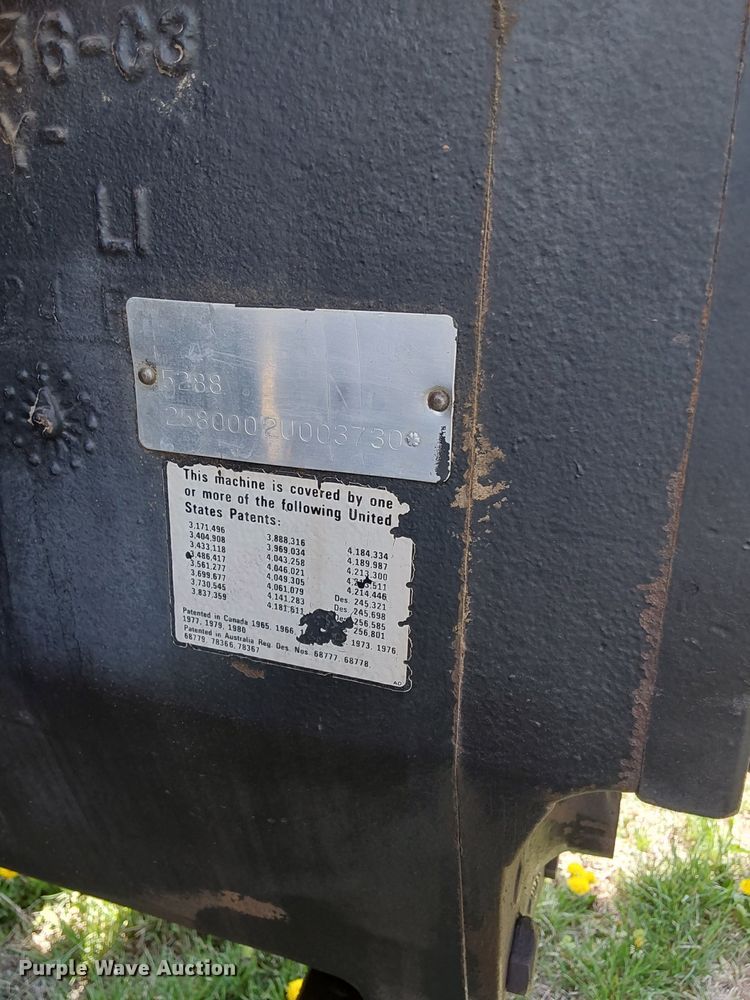 image for item KL9255 1982 International 5288  tractor