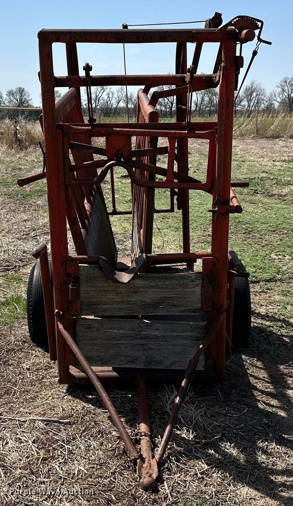image for item KL9259 Livestock squeeze chute
