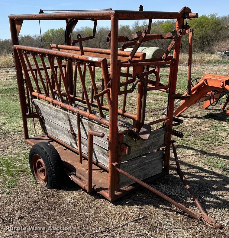 image for item KL9259 Livestock squeeze chute