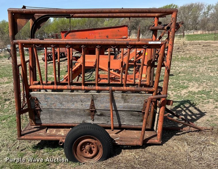 image for item KL9259 Livestock squeeze chute