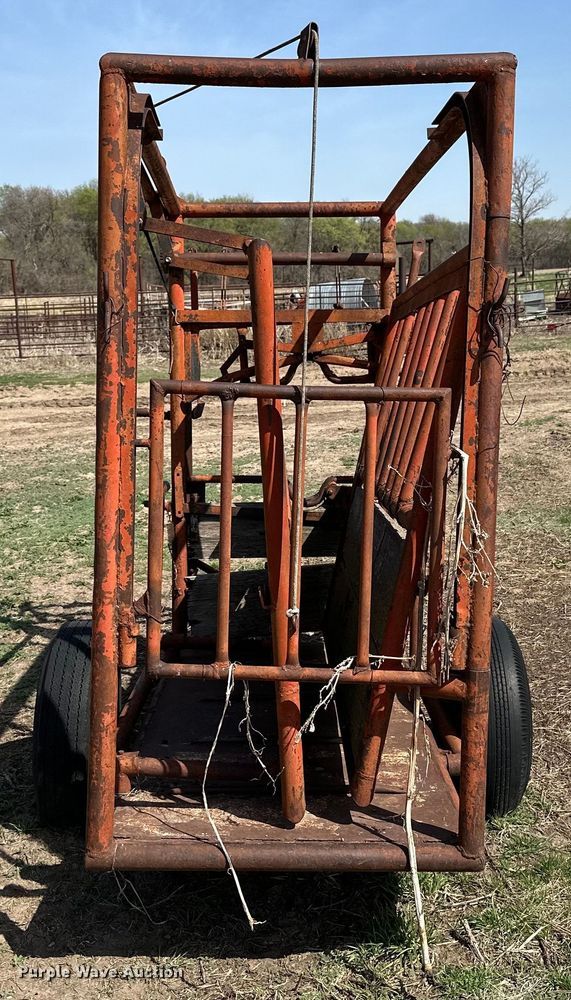 image for item KL9259 Livestock squeeze chute