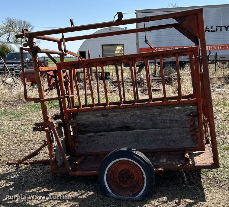 image for item KL9259 Livestock squeeze chute