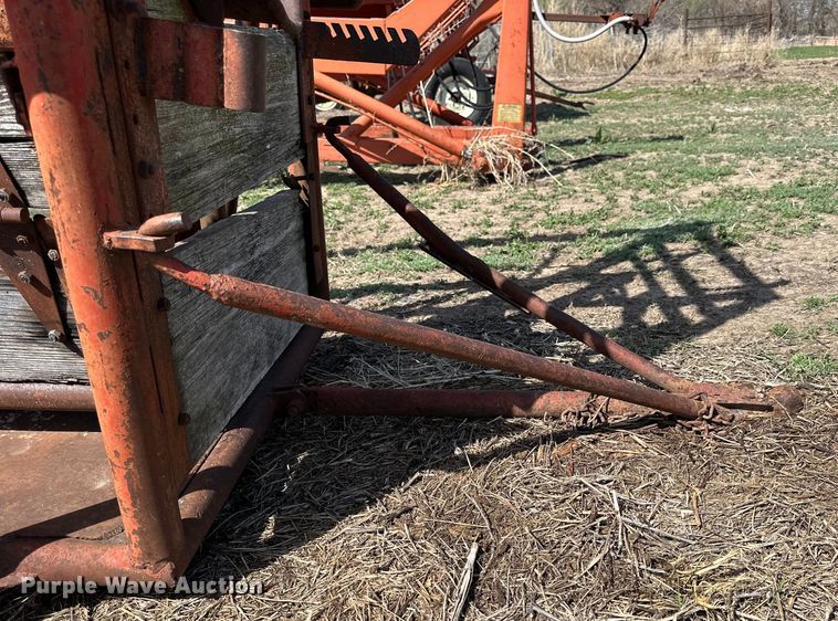 image for item KL9259 Livestock squeeze chute