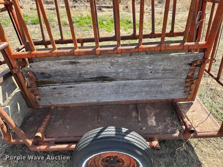 image for item KL9259 Livestock squeeze chute