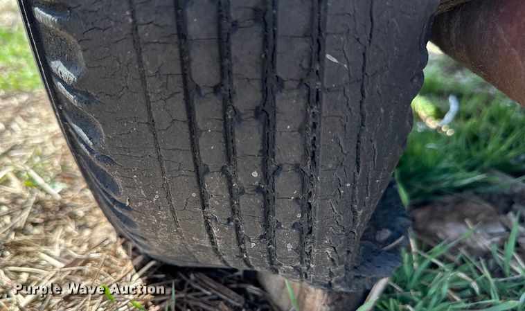 image for item KL9259 Livestock squeeze chute