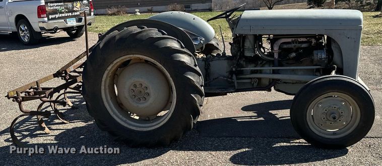 image for item KU9917 1951 Ferguson TO-20  tractor