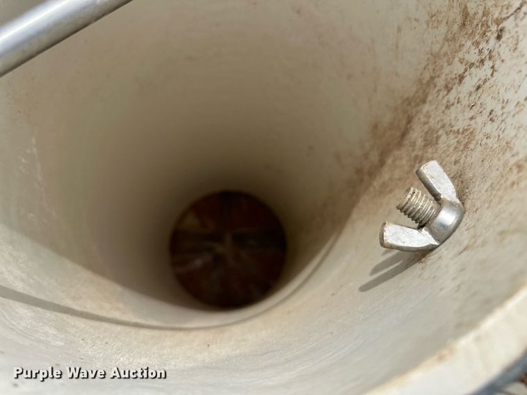 image for item KX9097 (20) hog feeders