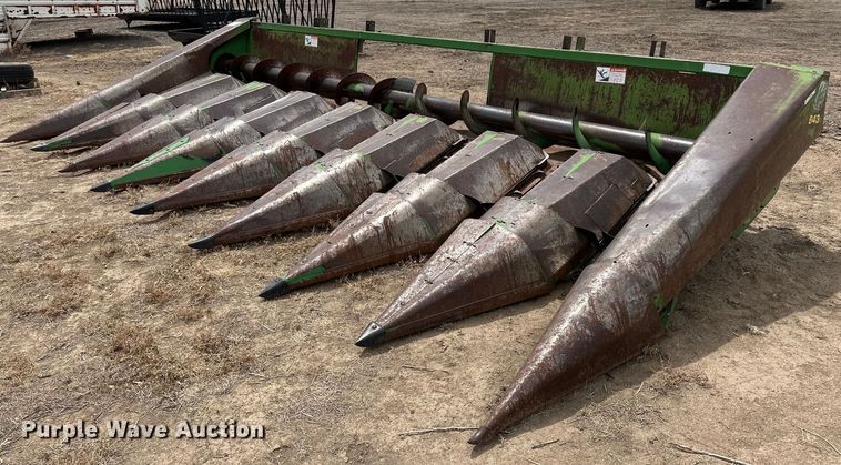 image for item KX9098 John Deere 843  corn head