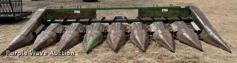 image for item KX9098 John Deere 843  corn head