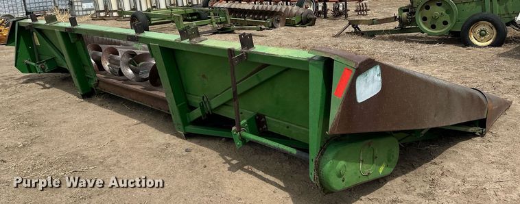 image for item KX9098 John Deere 843  corn head