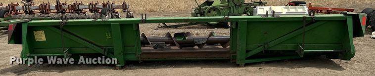 image for item KX9098 John Deere 843  corn head