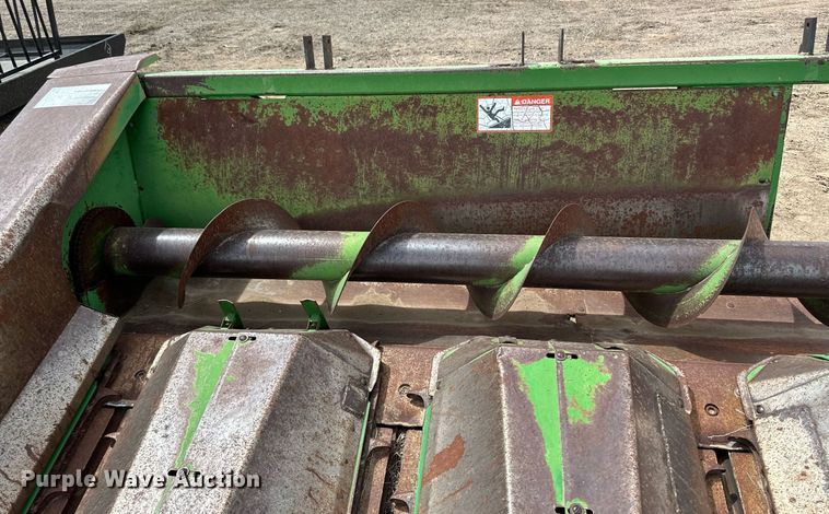 image for item KX9098 John Deere 843  corn head