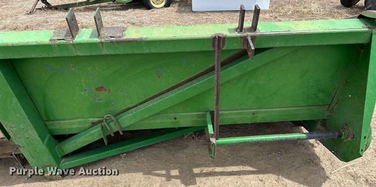 image for item KX9098 John Deere 843  corn head