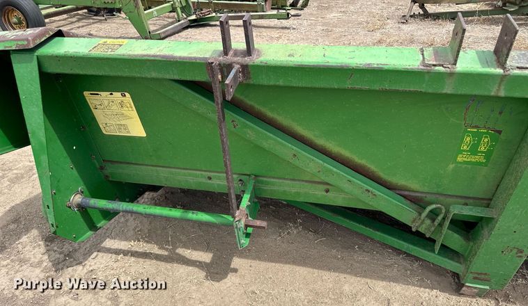 image for item KX9098 John Deere 843  corn head