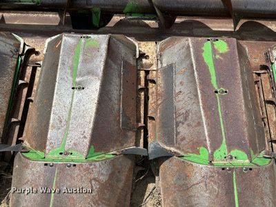image for item KX9098 John Deere 843  corn head