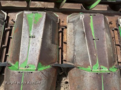 image for item KX9098 John Deere 843  corn head