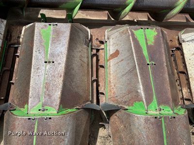 image for item KX9098 John Deere 843  corn head