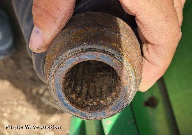 image for item KX9098 John Deere 843  corn head