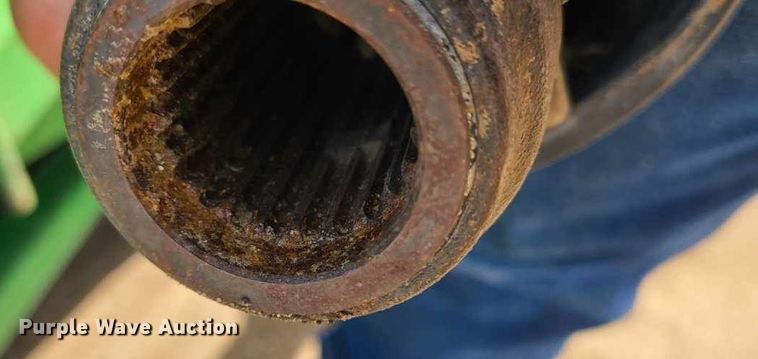 image for item KX9098 John Deere 843  corn head