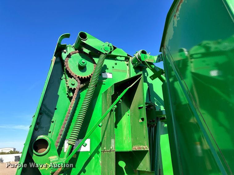 image for item KX9116 John Deere 568 Mega Wide Plus  round baler