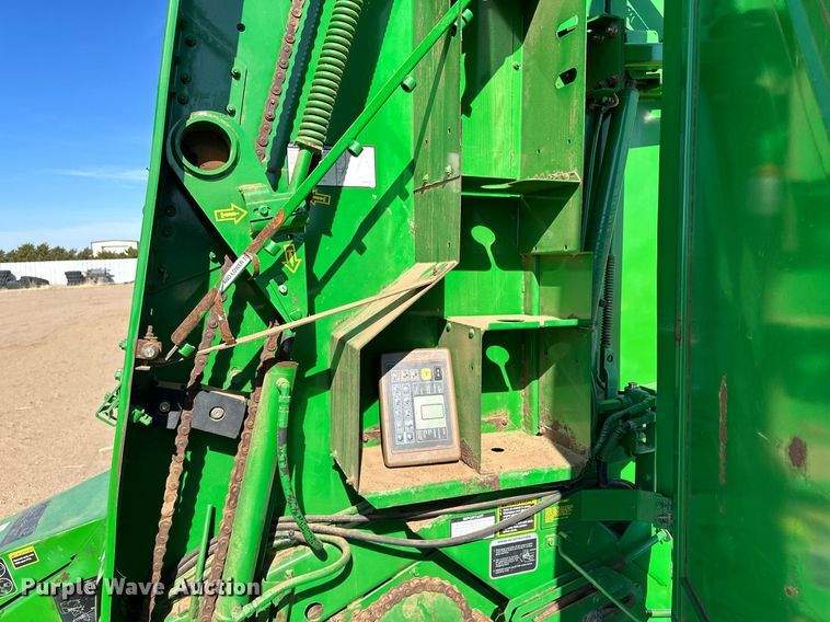image for item KX9116 John Deere 568 Mega Wide Plus  round baler