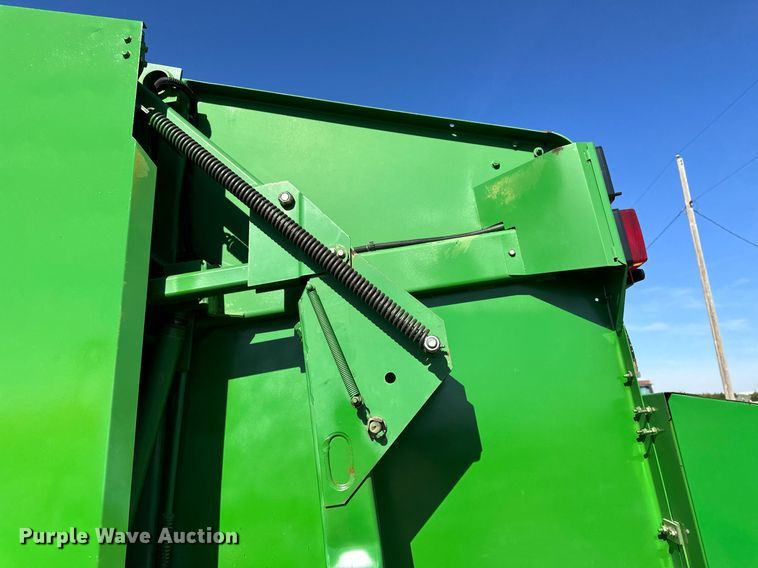 image for item KX9116 John Deere 568 Mega Wide Plus  round baler