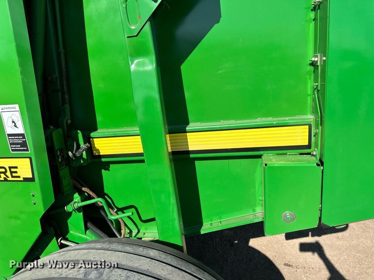 image for item KX9116 John Deere 568 Mega Wide Plus  round baler