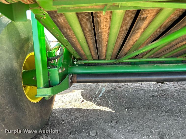 image for item KX9116 John Deere 568 Mega Wide Plus  round baler