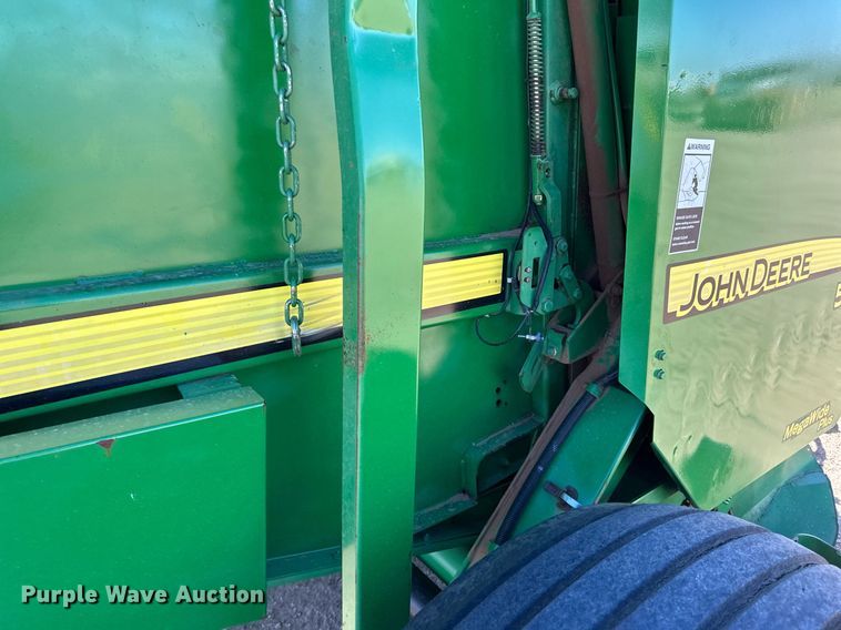 image for item KX9116 John Deere 568 Mega Wide Plus  round baler