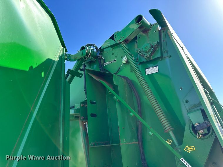 image for item KX9116 John Deere 568 Mega Wide Plus  round baler