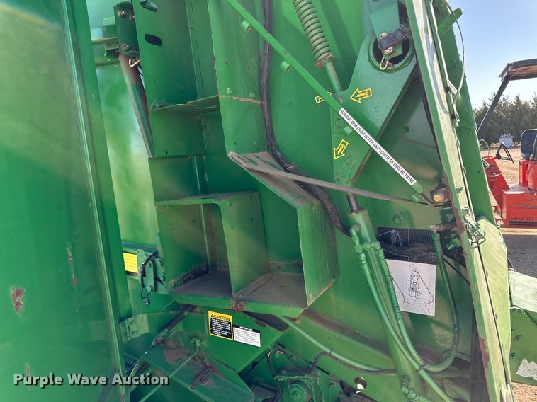 image for item KX9116 John Deere 568 Mega Wide Plus  round baler