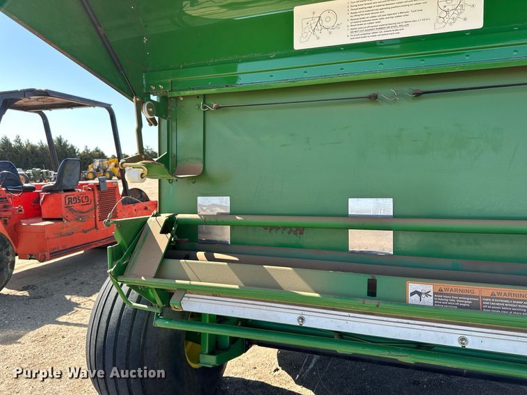 image for item KX9116 John Deere 568 Mega Wide Plus  round baler