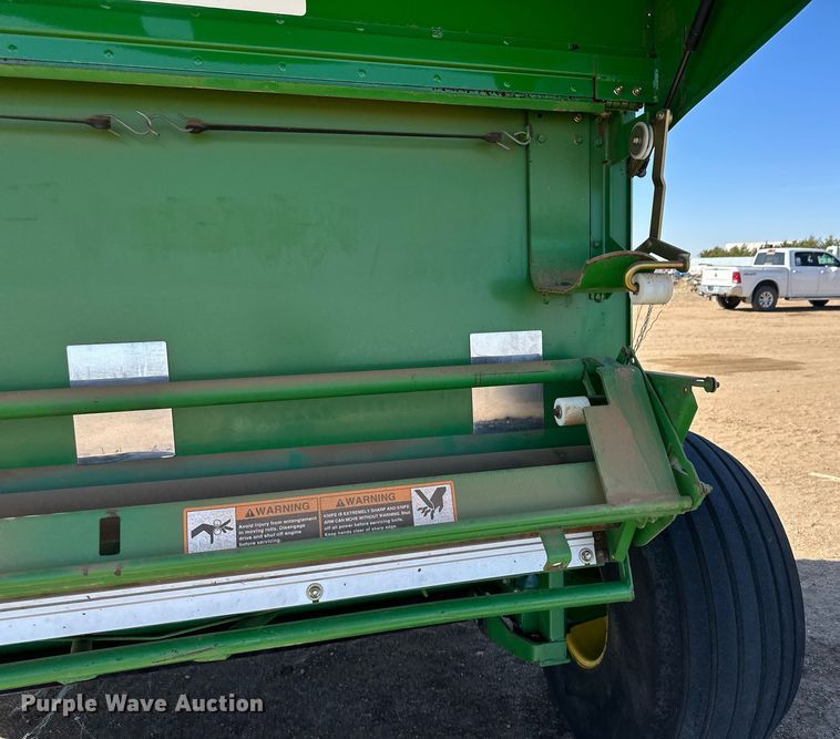 image for item KX9116 John Deere 568 Mega Wide Plus  round baler