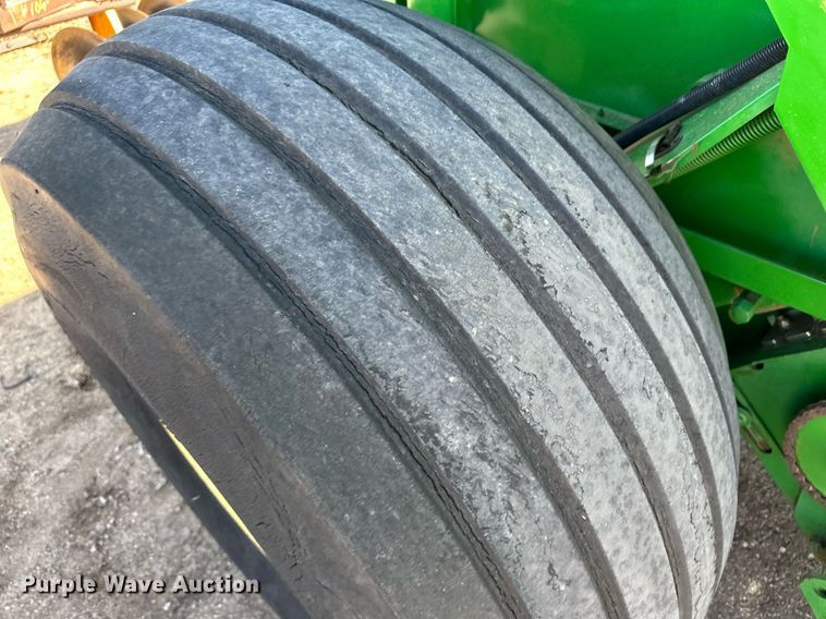 image for item KX9116 John Deere 568 Mega Wide Plus  round baler
