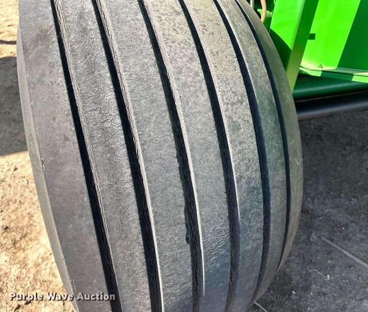 image for item KX9116 John Deere 568 Mega Wide Plus  round baler