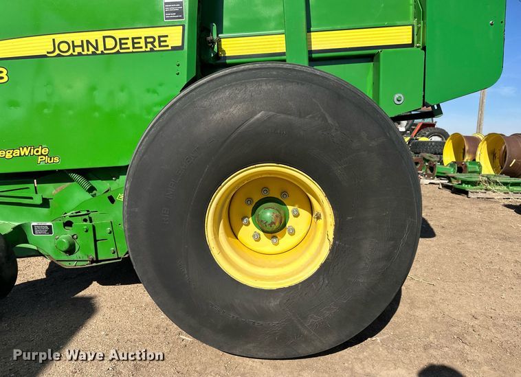 image for item KX9116 John Deere 568 Mega Wide Plus  round baler